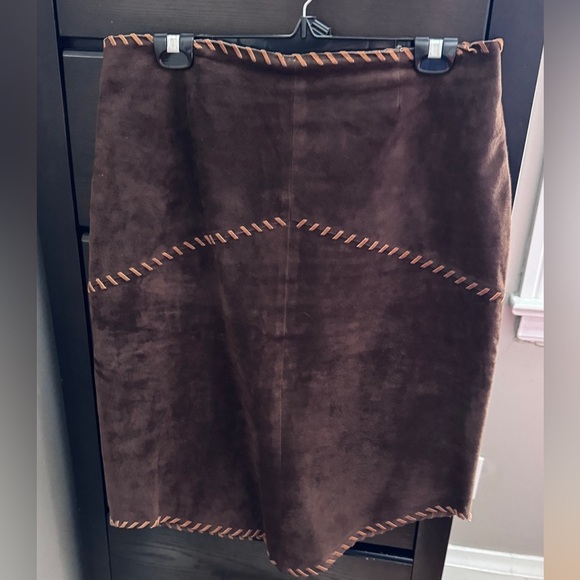 💥HOST PICK💥 Vintage Retro Tristan & Iseut Brown Suede Skirt, Stitch Detailing 💥 - Picture 2 of 15